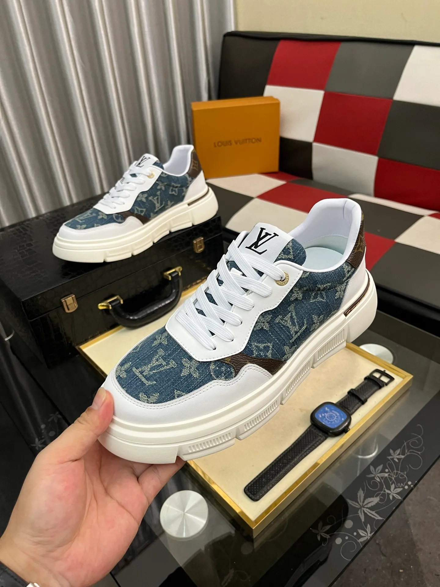 Men's shoes💰420⌚️⌚️"LOUI* VUITTO*" popular men's casual shoes, genuine Italian development💯purchasing level quality✔️The upper is made of official website material first-layer cowhide, comfortable and soft sheepskin feet⚡️Fashionable and versatile. The toe last shape is firm and full, and the soles are made from LV original molds and can be moved in and out of the counter at will. Light and comfortable on the foot~purely handmade, details determine quality! Size:38-442️⃣Colors available